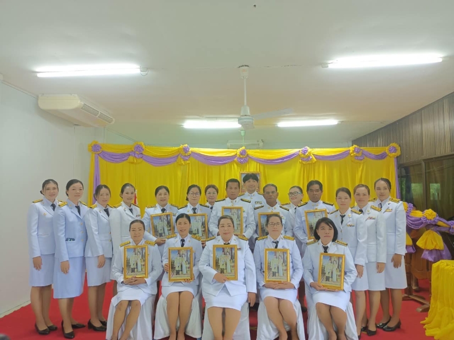 พิธีรับพระราชทานพระบรมฉายาลักษณ์ พระบาทสมเด็จพระเจ้าอยู่หัวและสมเด็จพระนางเจ้าฯพระบรมราชินี