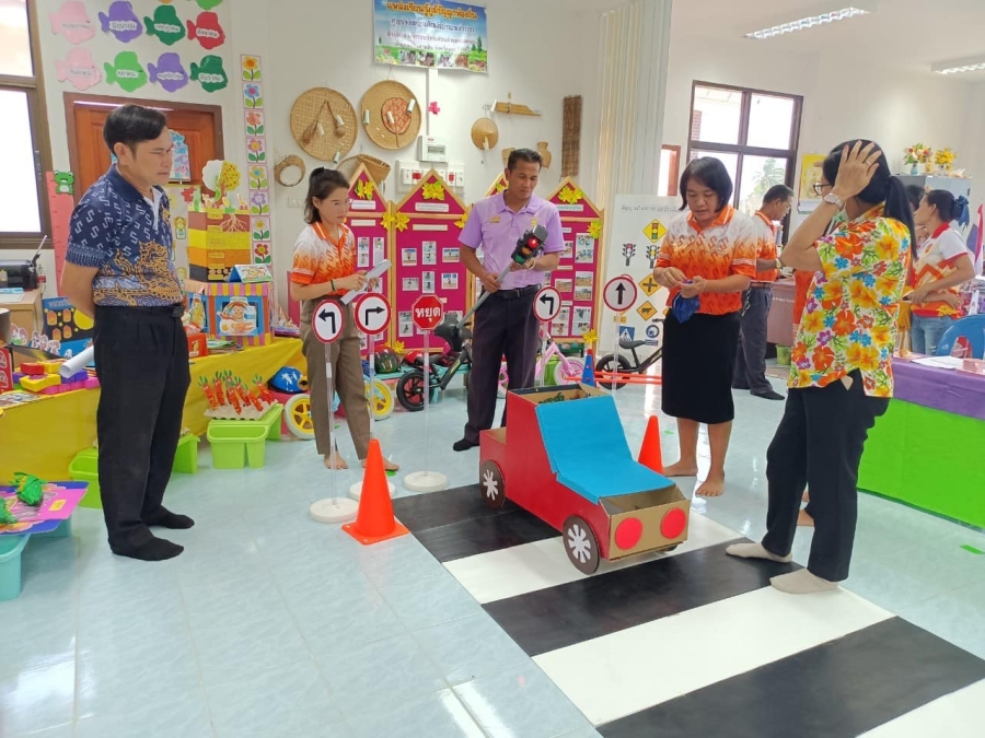 การประเมินประกันคุณภาพการศึกษาภายในศูนย์พัฒนาเด็กเล็ก สังกัดองค์การบริหารส่วนตำบลหนองฮาง